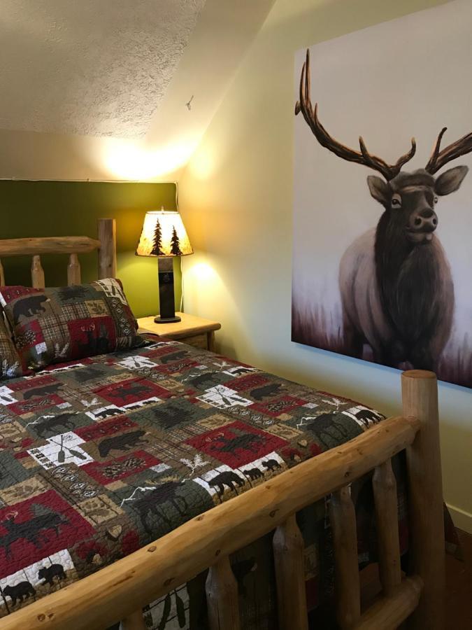 Holiday Lodge Bed And Breakfast Banff Exterior photo